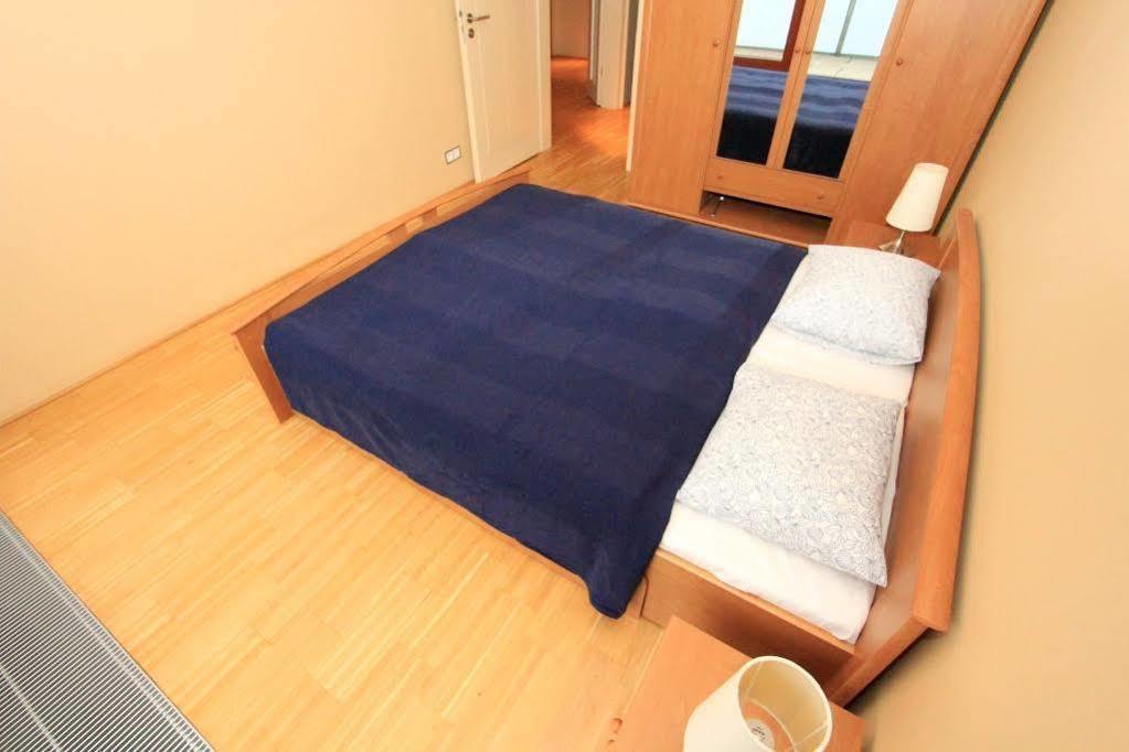 Luxury Apartment River Diamond Residence Прага Екстериор снимка