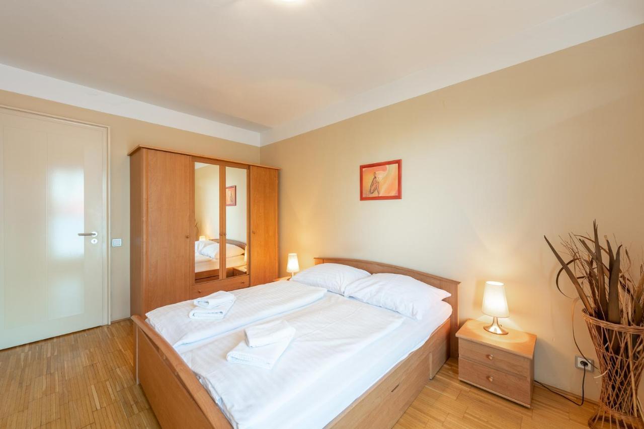 Luxury Apartment River Diamond Residence Прага Екстериор снимка