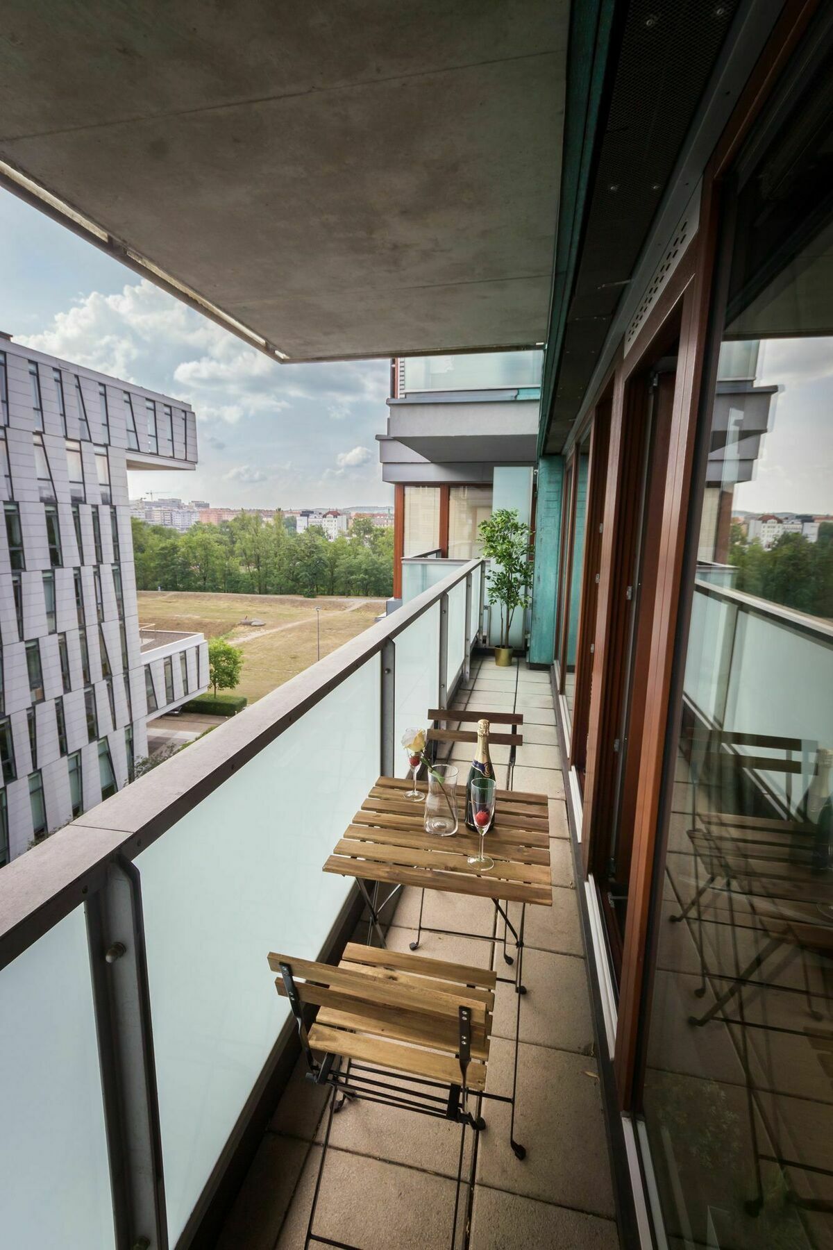 Luxury Apartment River Diamond Residence Прага Екстериор снимка